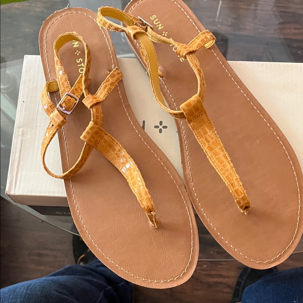 Sun + Stone Women's Tan Textured Sandals